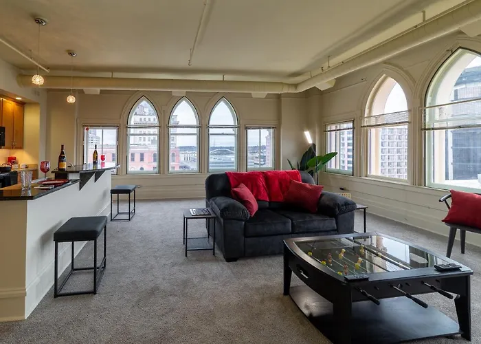 King Bed W/ Panoramic Views Of Dt!